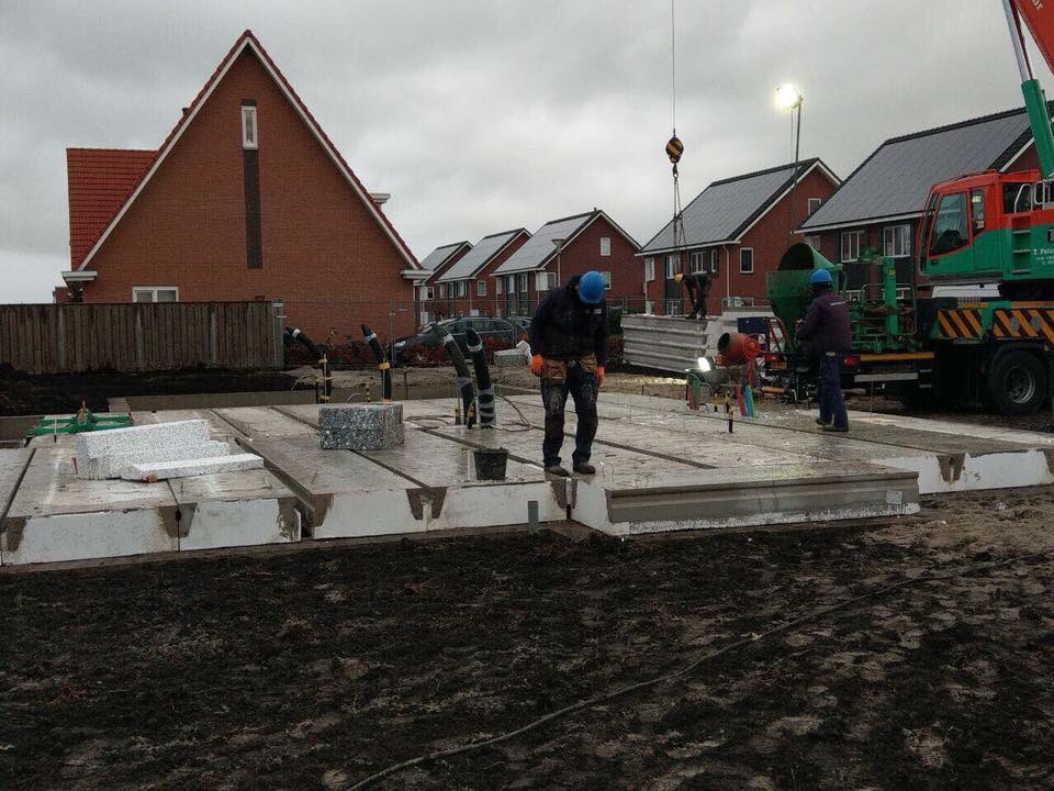 Begane grondvloeren gelegd in Lemmer <a href="/ReadyforLiving/">ReadyforLiving</a> @klompenbug