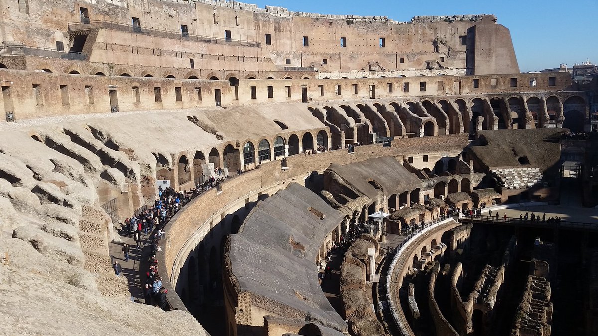 E_I_M_I's tweet photo. Ist das noch #Groundhopping ?
#nonleaguegrounds #Rom #collosseo #Collosseum #Roma #Rome https://t.co/BokBKMuT71