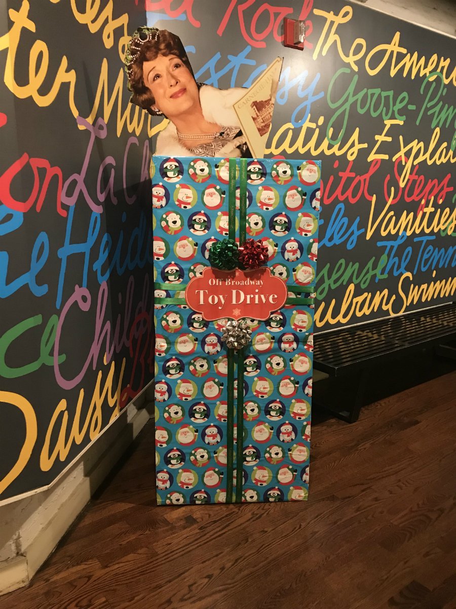 TheatreRowNYC's tweet photo. Meryl is so excited about this year's Toy Drive! #MerylMonday #Holidays #GiveBack #ToyDonations https://t.co/oQfxkkoHtj