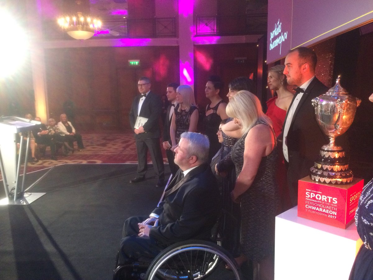 gerwynowen's tweet image. Anhygoel dathlu fod Chwaraeon Anabledd Cymru wedi ennill ‘Sefydliad y Flwyddyn’ yn noson Gwobrwyo Chwaraeon Cymru 

Amazing win for Disability Sport Wales for the ‘Organisation of the Year’ #WSA2017