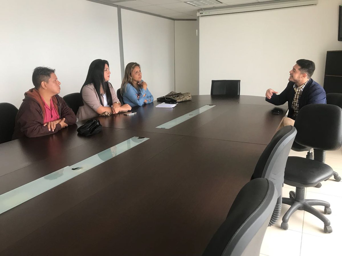 redtextilguayas's tweet photo. #DialogoProductivo junto al coordinador zona 5-8 de @IndustriasEc junto a los principales representantes de la @redtextilguayas , revisando impacto de nuestro pasado evento y como desarrollar nuevos temas productivos para las asociaciones textiles. #inclusion #eps #redeps https://t.co/UBMV5PEPpx