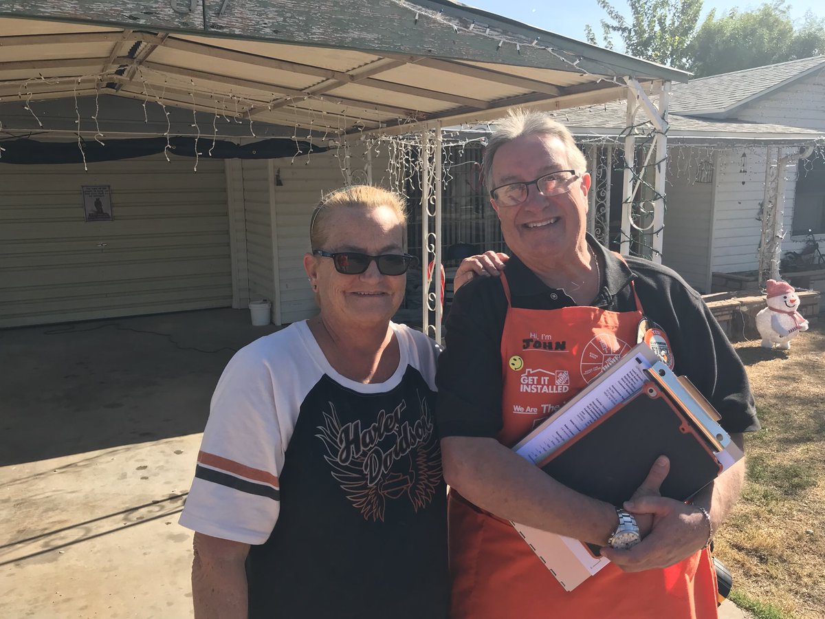 GeorgeP_PCMTEAM's tweet photo. In Mesa Arizona, “Soup” the turtle is excited to learn that his owner will soon be installing Energy Efficient windows as HDE SC John, from Store 0473, meets with the turtle’s owner😊 Leads In-Sales Win #HDE_PCMTEAM  #WDHDE https://t.co/RXhk8fzhjK
