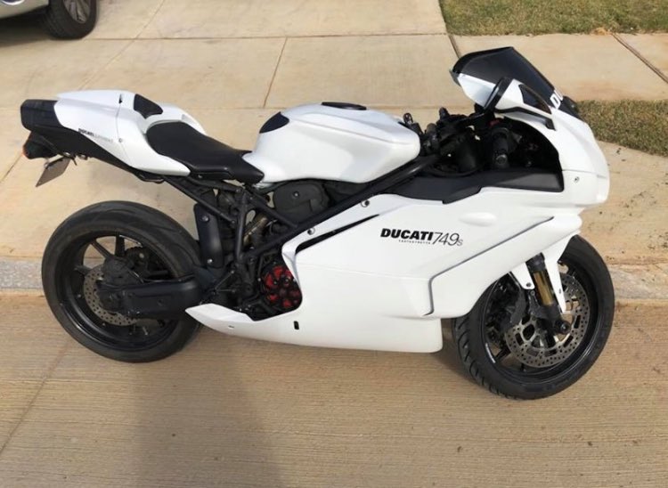 AhmadMahdawi__'s tweet photo. Cbr 1000 rr , Ducati 749 S Teststretta , Cbr 600 , and 2017 Ninja 650 for sale! HMU https://t.co/eVkE9FlasJ