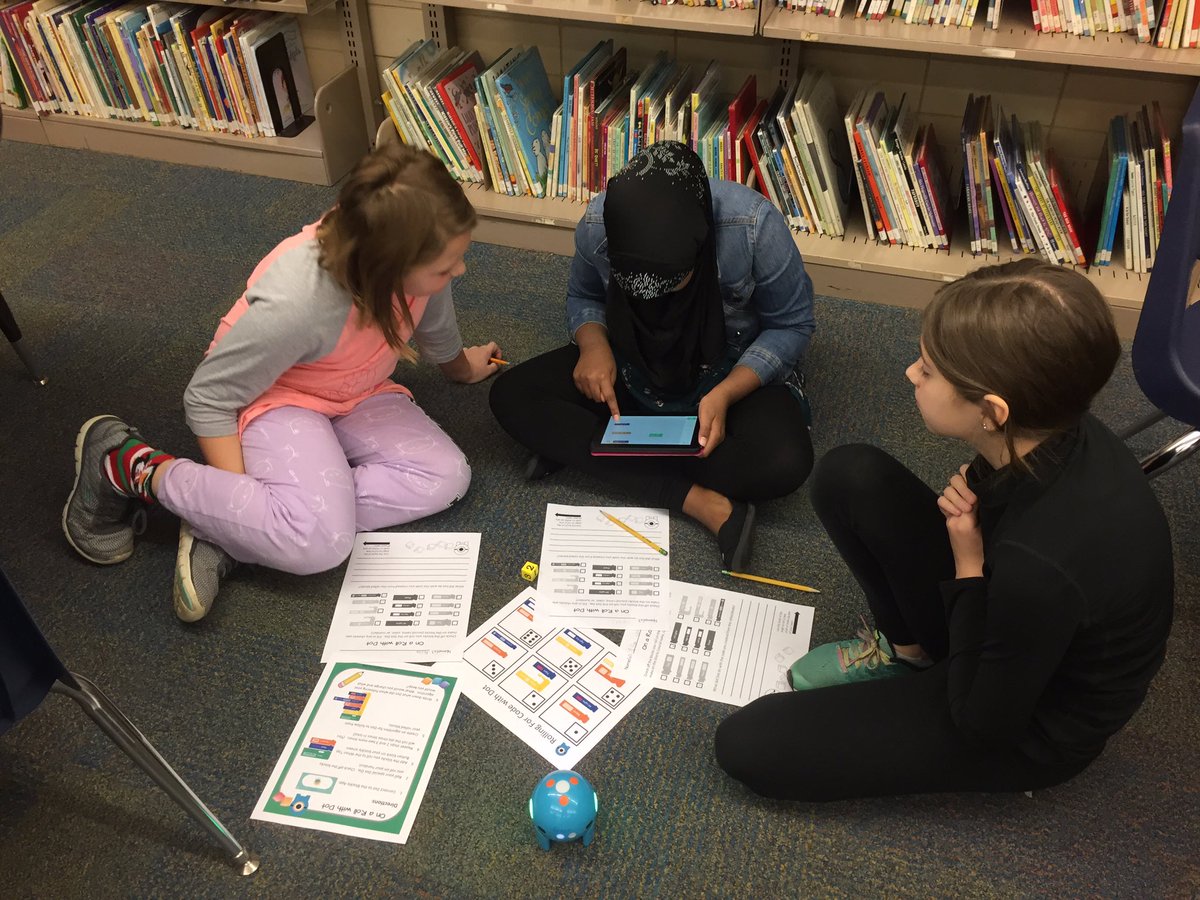 MarthaMmickey's tweet photo. Colonial Hills' Hour of Code @ColHillsElem #ItsWorthit https://t.co/wvplfAopQ2