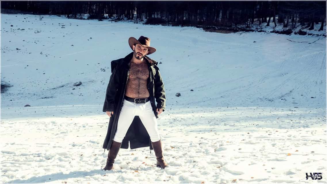 xavixvs's tweet photo. How to introduce my #xvsmodel @kikemersonsilva with @JanosMartenyi for @spanishlfc #brokebackmountain dressed by @QerosCueros for https://t.co/X1vpGcrGAR https://t.co/t15s8EmEry