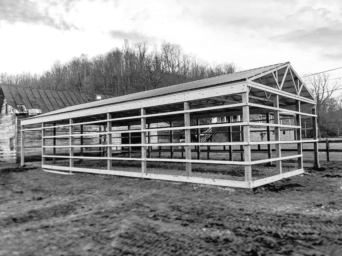ClayDistFair's tweet photo. Day 4 update: Roof on, gravel down. Walls, windows and doors to come. We are making great progress. #EatStand #FairFood #coming2018 https://t.co/X5fVkH7BxZ