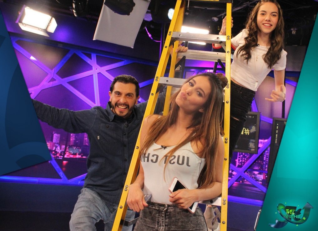 barbaraigVzla's tweet photo. #LoMejorDel2017
Los bloques de #TopicTelehit 🎶📱 con @barbaraig @ponchitorocks y @Ceci_Flores 🤗 https://t.co/jQasRptgzr