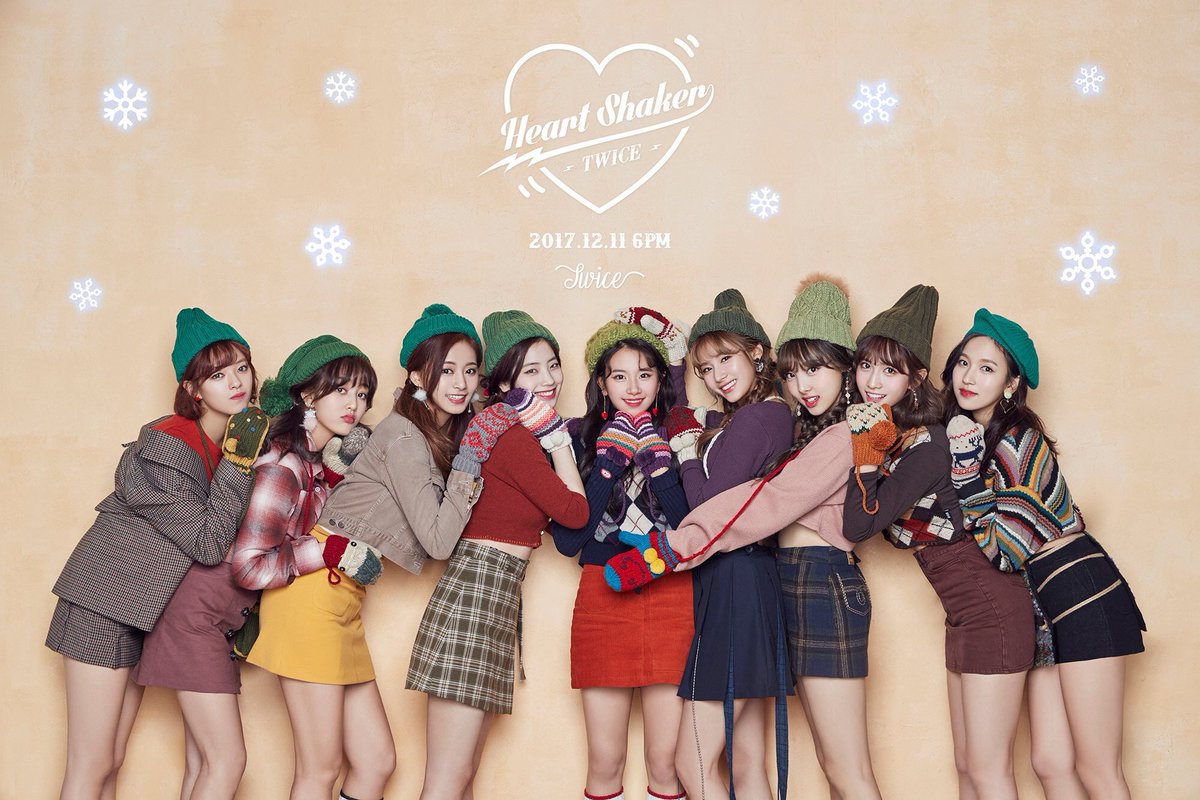 Jypnation Twice The 1st Album Repackage Merry Happy Twice Photo Parade 17 12 11 6pm Twice 트와이스 Heartshaker