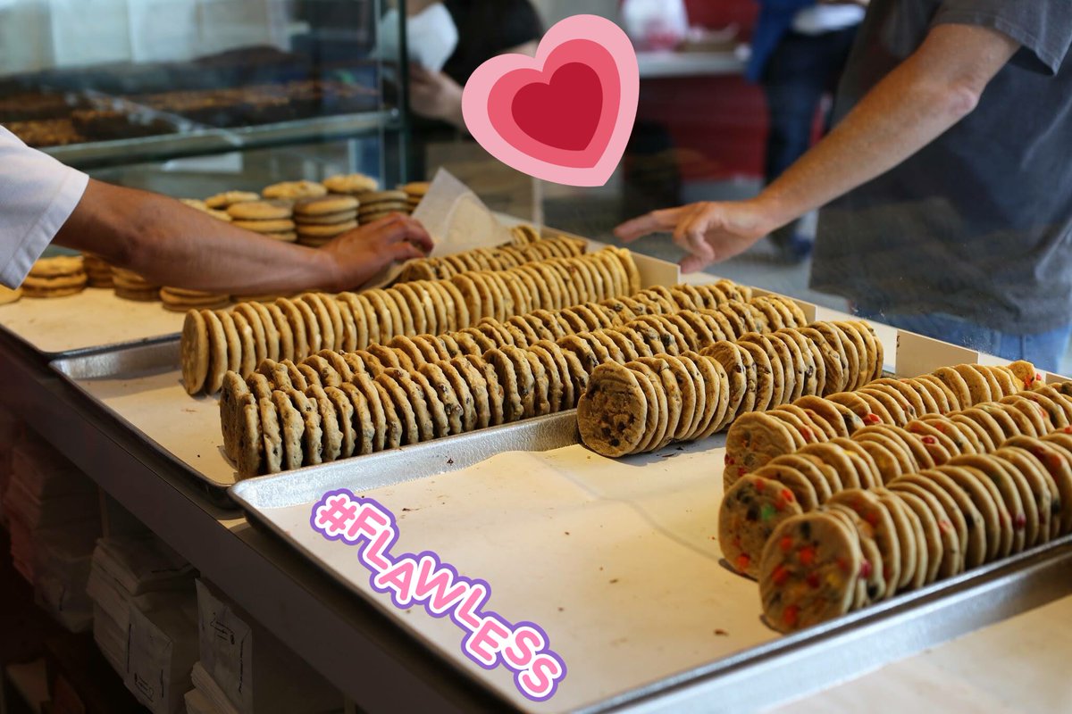 Diddy Riese Cookies tweet media