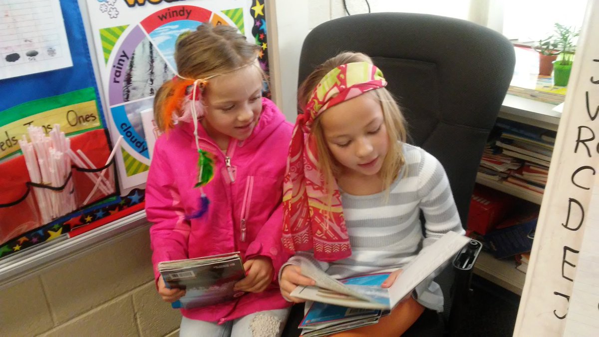 MayerFirstGrade's tweet photo. Reading buddies on 60's Day! #GSDPride #GSDParsons #HappyGSD https://t.co/nMU9NazKht