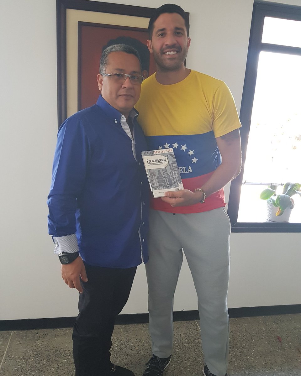 DouglasRicoVzla's tweet photo. En el #Cicpc apostamos al deporte como una manera de prevenir desviaciones en la juventud Venezolana. 
Greivis Vásquez. https://t.co/AKlEufef2j
