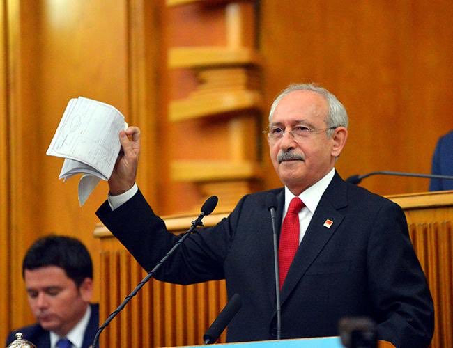 YazanAdam71's tweet photo. #ABD ’de Şahinler #rezasarraf Bahanesi ile Türkiye’ye karşı yeni bir cephe açmak ve 15 Temmuz’un intikamını almak istiyorlar. Bu süreçte de CHP ve Kılıçdaroğlu’nu Truva Atı olarak kullanmaya çalışıyorlar. @kilicdarogluk ise bu cepheye gönüllü asker olarak yazılıyor. #BanaNeABDden https://t.co/tHgVgP3ZhP