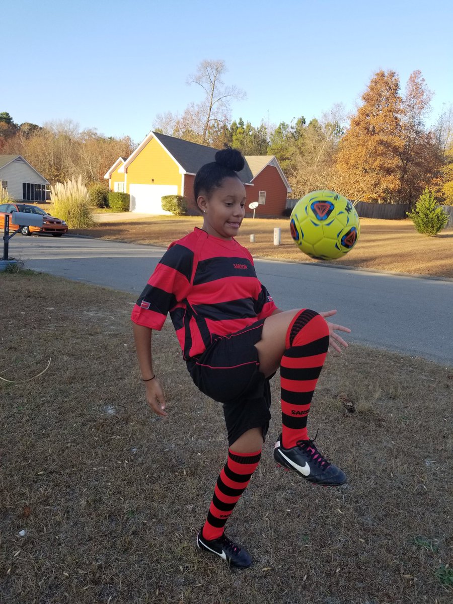 KSBarrera's tweet photo. Mi ballerina-futbolista #vivetusueno #live2dance for the game.🥇⚽️🇵🇦 #panamaworldcup thanks @IILionsFC #micultura @aintilatina @GONZOsoccer https://t.co/uK3CmV7XE8