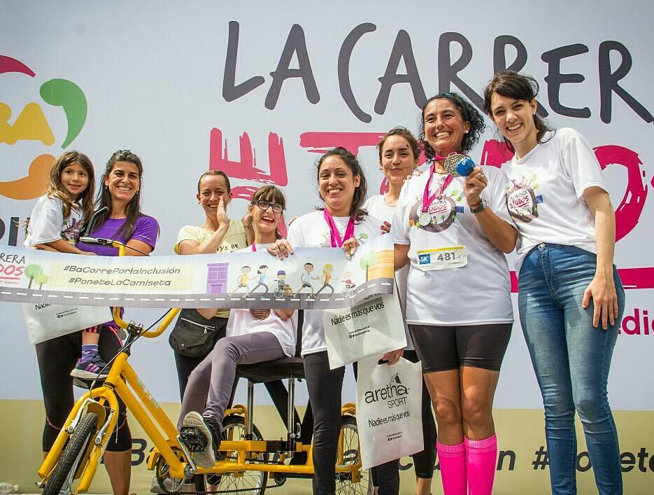 shinealightst's tweet photo. Algunas fotos de la maratón de ayer por el 👉 Día Internacional de las Personas con Discapacidad para .@copidisgcba  
Más de 800 personas participaron de la #CarreradeTodos #BaCorrePorLaInclusion #PoneteLaCamiseta https://t.co/y2T7arnHve