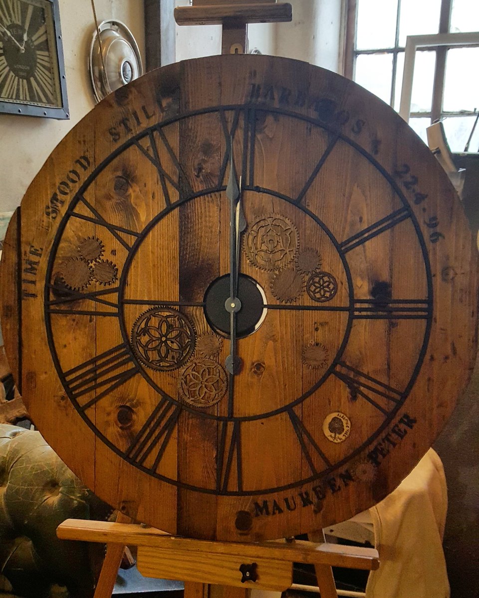 redrerd's tweet photo. @EcoCreateHour @TangleCrafts @PurpleFinchUK @No1AlchemyHouse @SuffolkAlpaca @RetroHippyChic @CornwallBagCo @CraftonicWood @ZebraMingo @ElliesFarmShop The finished clock hope you guys like https://t.co/4WdD0BJyJn