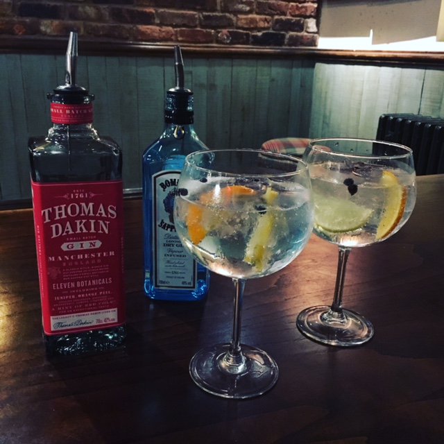 HornsmillHelsby's tweet photo. Come and join us for some delicious gin and tonics by the fire this evening #tistheseason #thomasdakingin #bombay #delicious #g&t https://t.co/Fmh6jvx99p
