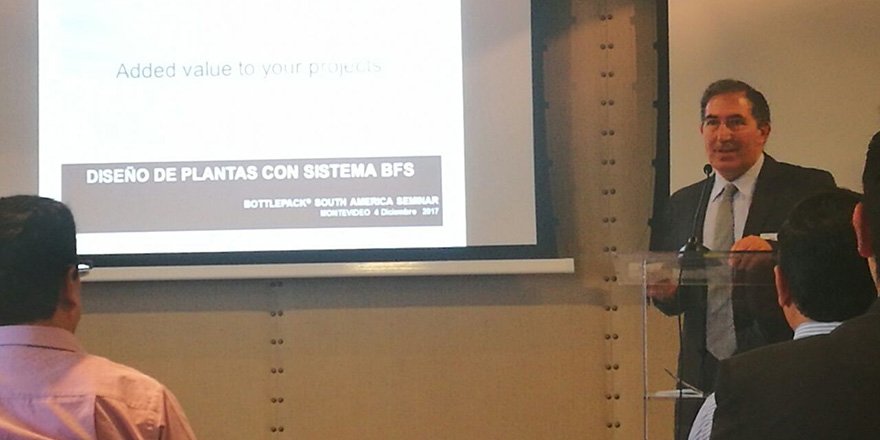 Valtria_com's tweet photo. Hoy, nuestro compañero Miguel Ruiz ofrece una charla técnica 📝sobre Diseño de plantas con sistema BSF #BlowFillSeal en el seminario de #Rommelag en #Montevideo 🇺🇾#farma  #IndustriaFarma https://t.co/Ti4TjSIdcd