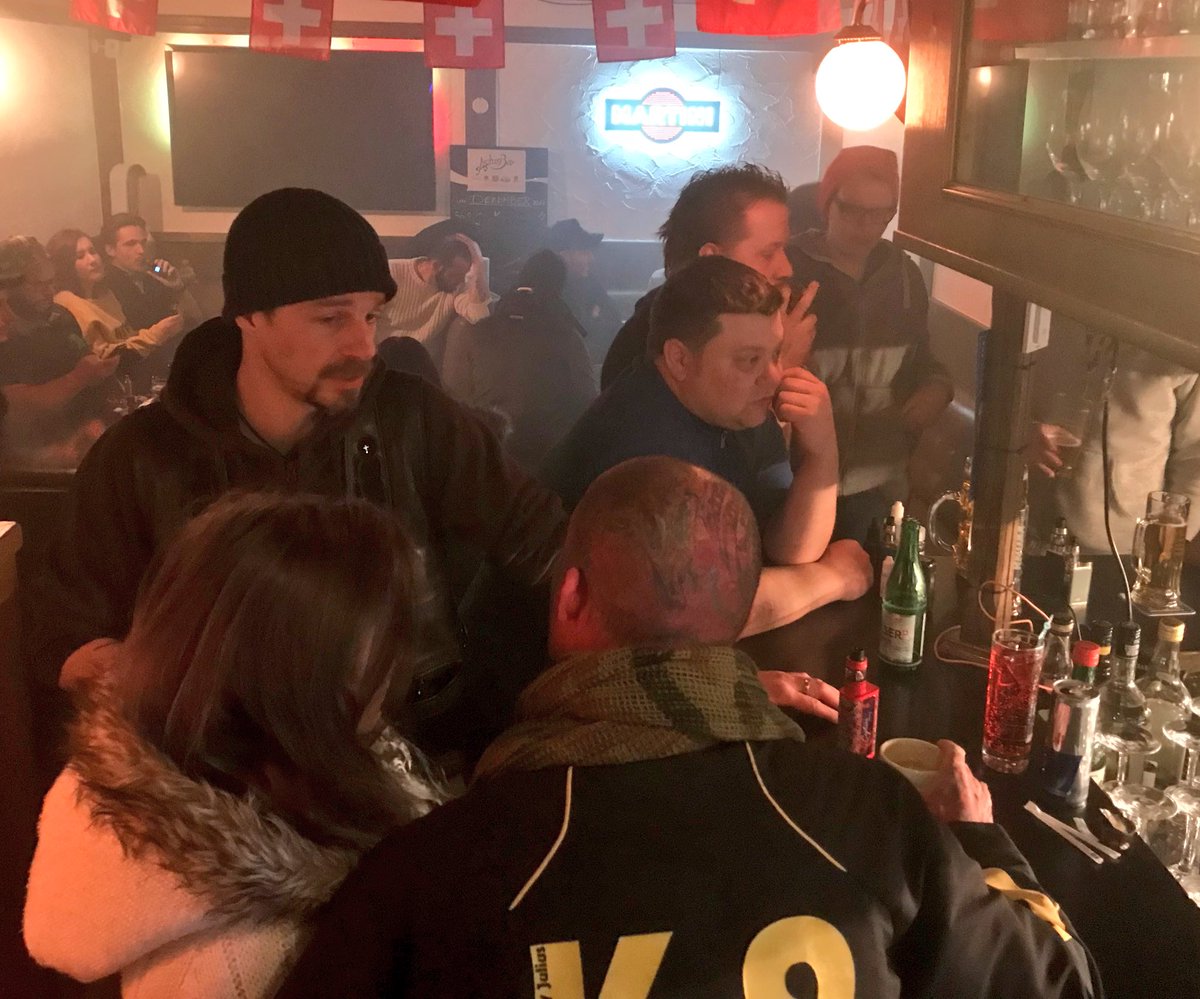Archerbar3296's tweet photo. Dezember Dampferstammtisch in der ArcherBar ausnahmsweise mal drinnen statt im Zelt. Nette Kollegen von Dampfqueen, Toxo Vape Club und Vape Lounge Worben und viele leidenschaftliche und begeisterte Vaper #vape #dampfer 💨💨💨 https://t.co/DCmaafOIqO https://t.co/EaI9RddFRx