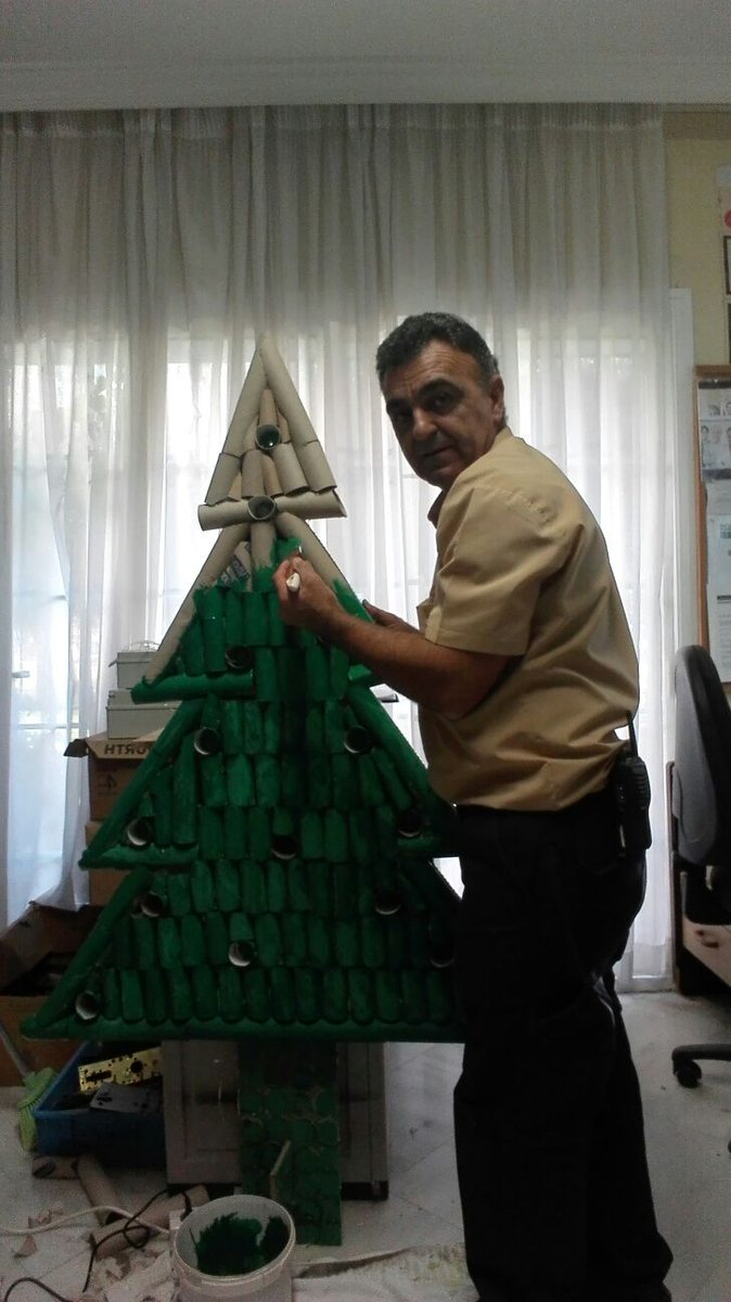 RocioPM81's tweet photo. #PuebloQuinta is ready to welcome #Christmas season!!! Come to share this magic time of the year with the #LAQTEAM around our #recycling Xmas tree made by Joaquín🎄#dricareers #diamondresorts #Sustainability https://t.co/Myy626flSd