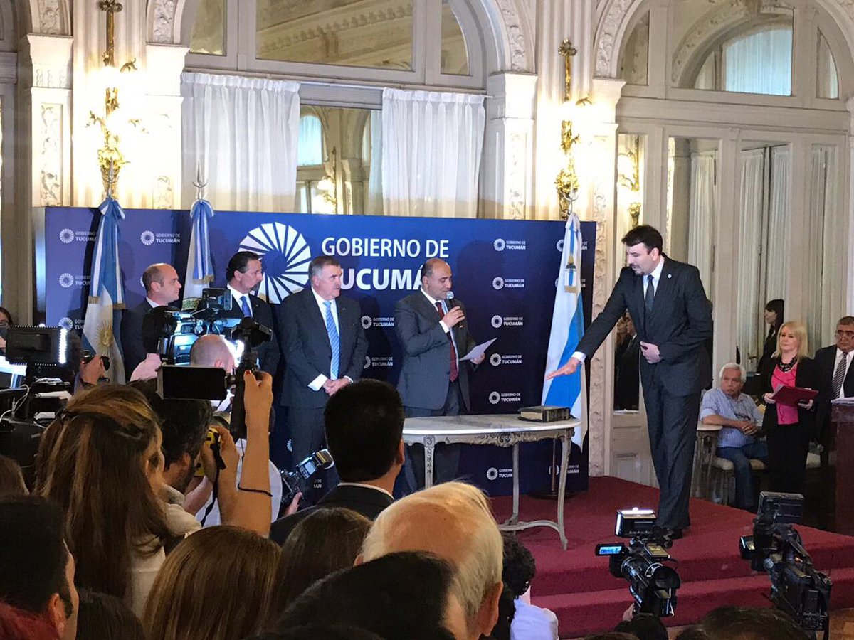 jplichtmajer's tweet photo. Educación tiene su nuevo Secretario de Gestión Administrativa.
En el Salón Blanco el Gobernador @JuanManzurOK le tomó juramento a Esteban Medina, Contador Público Nacional y con 38 años.
#Gestión por el #BuenCamino https://t.co/bvrViHAKwu
