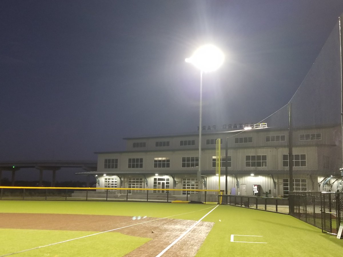 jasonmurray50's tweet photo. Let there be light!! #YouthBaseball #StewartField #ShipyardPark https://t.co/lmUoH5pjvD