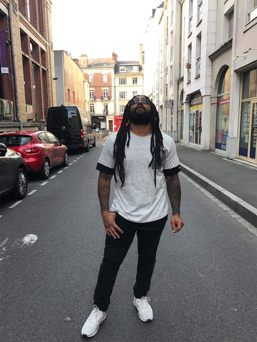 MaestroMarley's tweet photo. One thing my Mother made sure of, was that I never lived in fear. Fear nothing, or no man, she'd say. I've lived my life like that. What life lessons do you live by? #NoFear https://t.co/wdU3MducTC