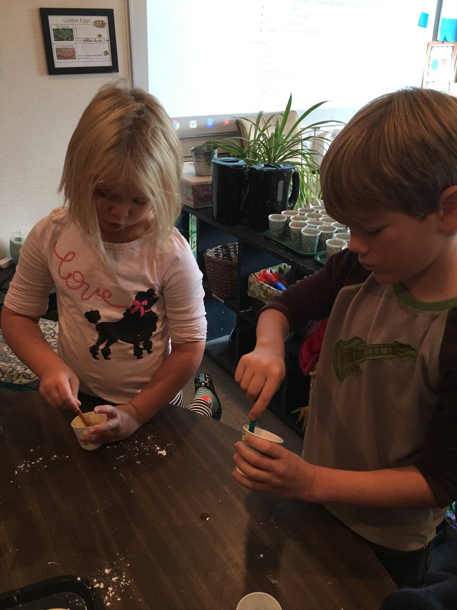 StemAndRoots's tweet photo. The mathematicians are learning about spheres by making bouncy balls! #HandsOnLearning #ThreeDimensionalShapes #Geometry https://t.co/DgUdwUQE2p