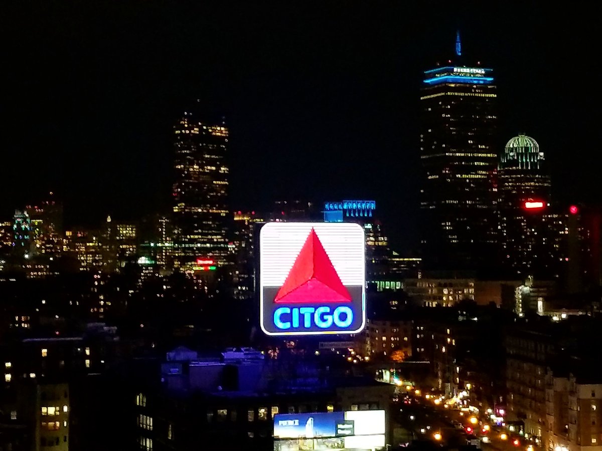 daryldeluca's tweet photo. ICONIC CITGO sign appears illuminated and providing direction from all over the city &amp; lights up Kenmore Square,  the Gateway to Boston University's Charles River Campus along Commonwealth Avenue  @applytoBu @BU_Tweets  @bualumni  @bubookstore photo courtesy #burooftoptour https://t.co/YUjFna33M9