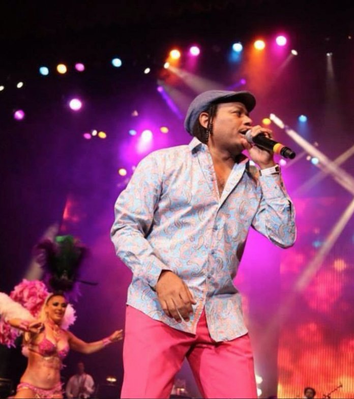 Checa los detalles de la nueva canción de <a href="/MERENGLASS/">RAMON GLASS</a> 🎵
bit.ly/2By1jxx