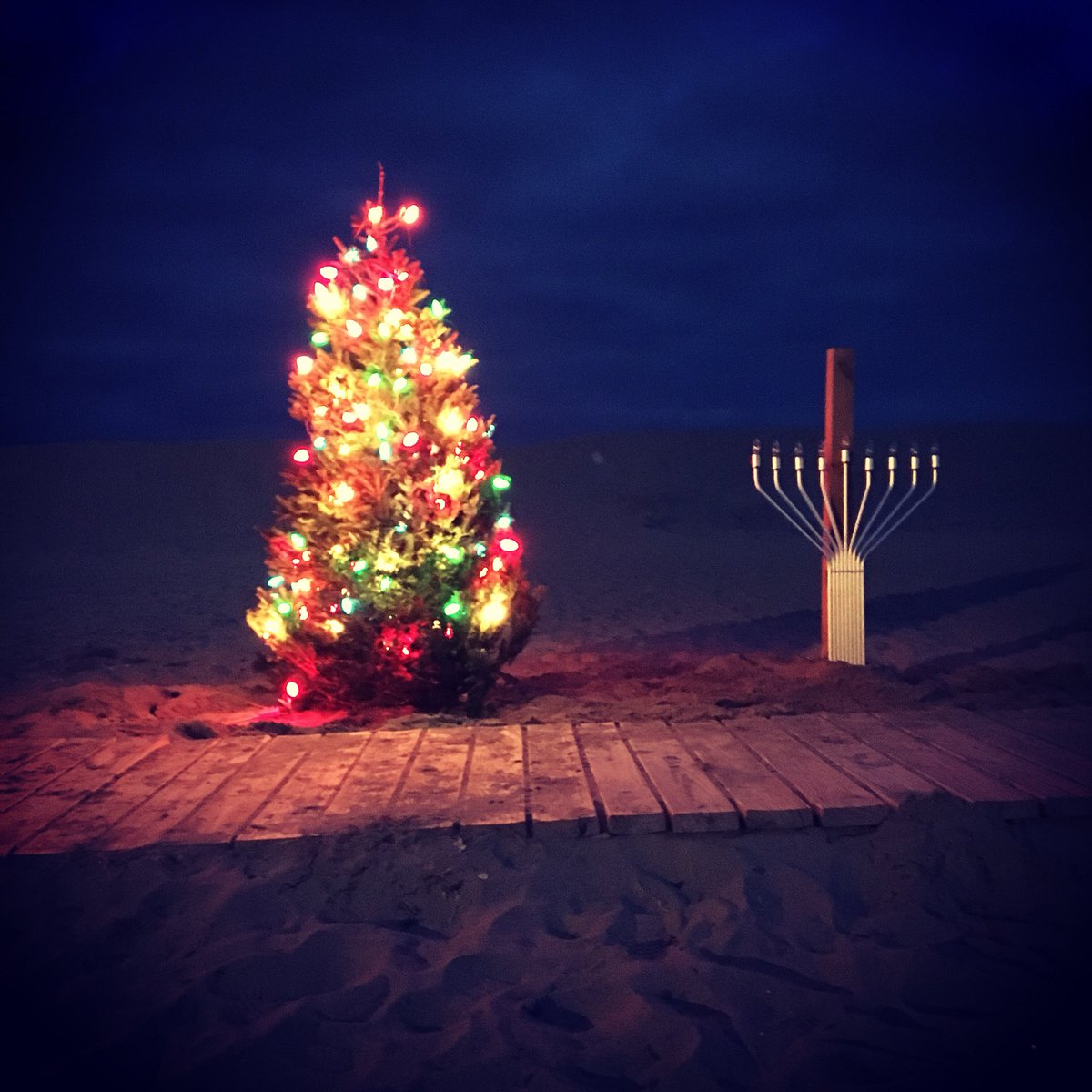 LochArbourBeach's tweet photo. Plz join us on Weds 12/6 at 730pm for the annual VLA 🎄lighting ceremony at the beach club @JSHurricaneNews @DealPolice #happyholidays https://t.co/DenFYheQxQ