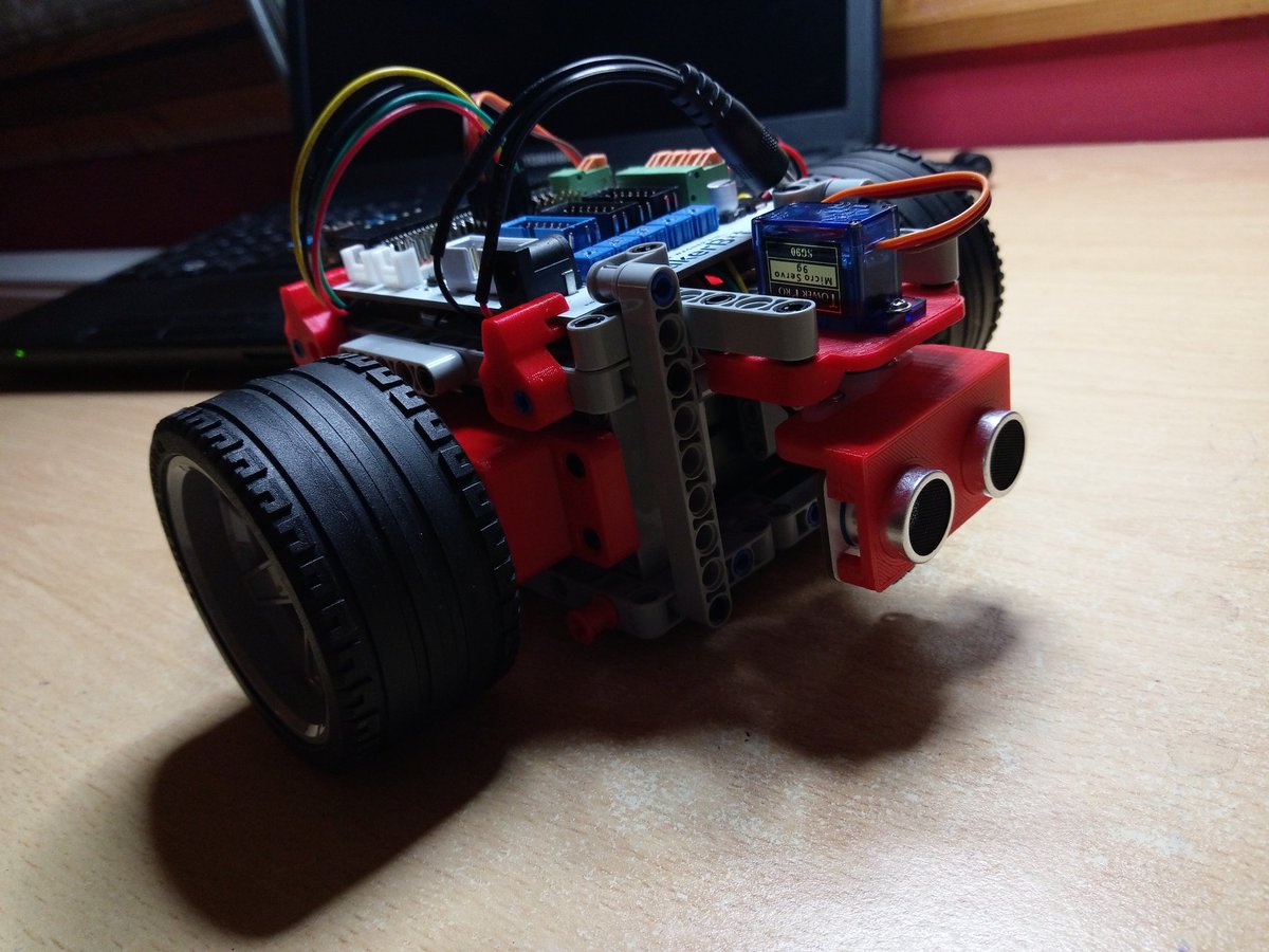 Vlastimil_Hovan's tweet image. #microbit #MakerBit #lego @rogerwagner