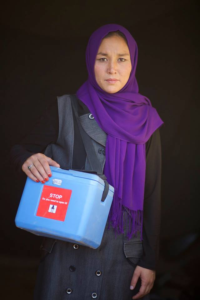 WHO's tweet photo. Dear volunteers,
THANK YOU for helping us:
-Vaccinate millions of children
-During times of crisis
-Build a safer world
-Improve health
-Donate blood
-Save lives
#VolunteersActFirst
#InternationalVolunteerDay https://t.co/crzoDTPvDe