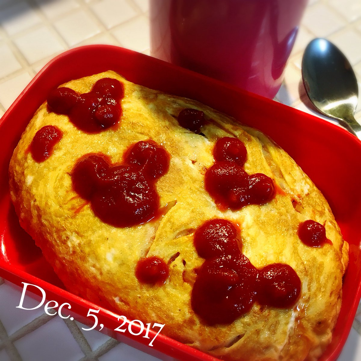 ヒロ Sur Twitter おはようございます 今日から幼稚園では保温庫を使ってお弁当を温めてもらえるのでオムライスにしました 本当はミニオンにしようと思ったんだけど チェダーチーズしかなかったのでプーさん お腹ペコリン部 お弁当 幼稚園 Jk