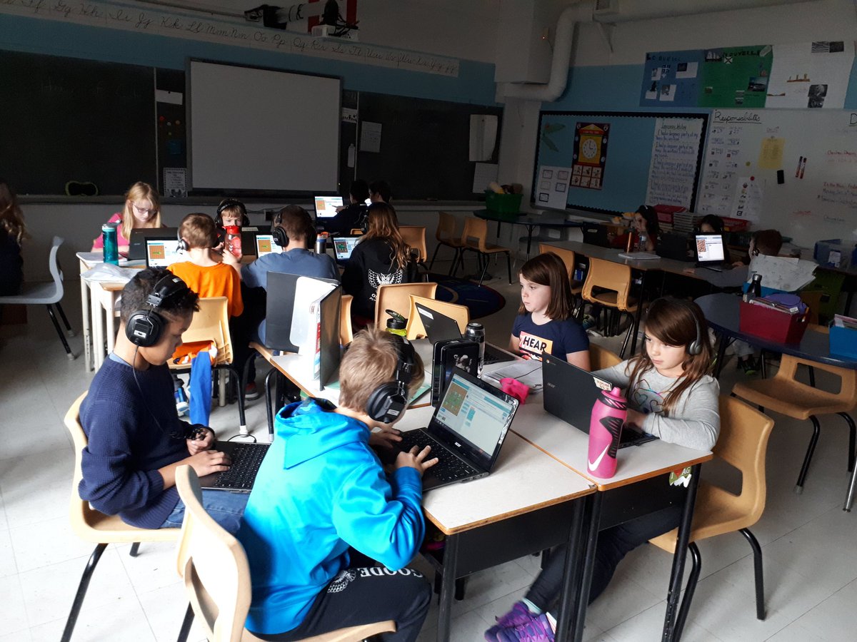 FitzMonsieur's tweet photo. The Hour of Code, day 1 at OPS! #ocdsbcodes @osgoodeowls https://t.co/oW6Jp5Xdw0