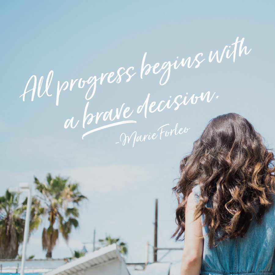marieforleo's tweet photo. The key to making it big is starting small. What's one step you can take to move your dream ahead now? https://t.co/idxJbNk0K7