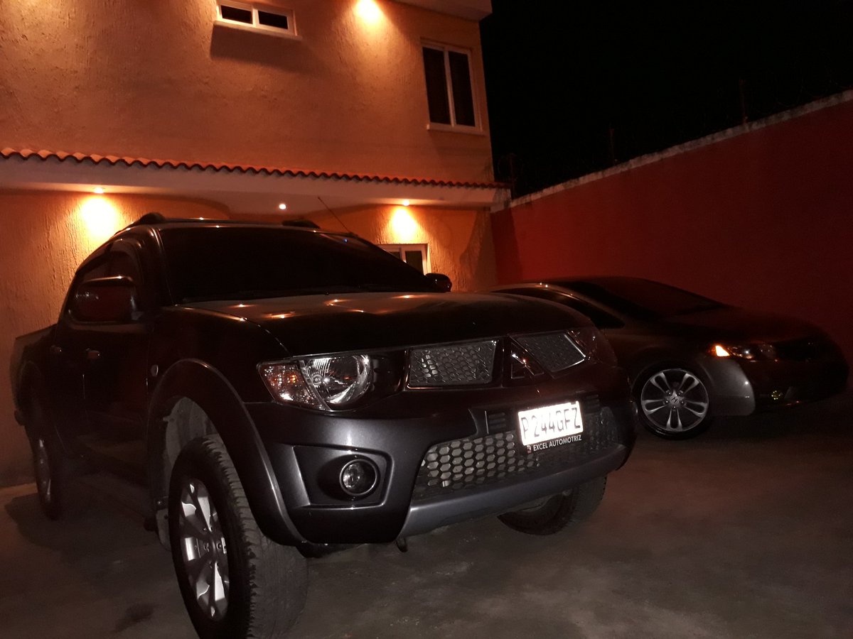 gerson_Saul's tweet photo. L200 and honda https://t.co/UnZsJMXRLC