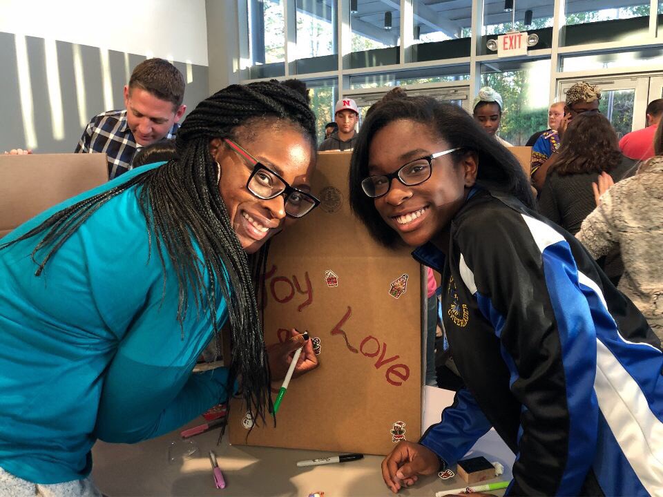 tcteens521's tweet photo. Yesterday was incredible! Our Teens and servant leaders from @TCTransformers came together to serve families in our communities. The boxes represent more than just presents. They represent love, joy, peace and ultimately God's presence with us. #RollOutHope #Jesus #SquadLove https://t.co/XhX2Our2kB