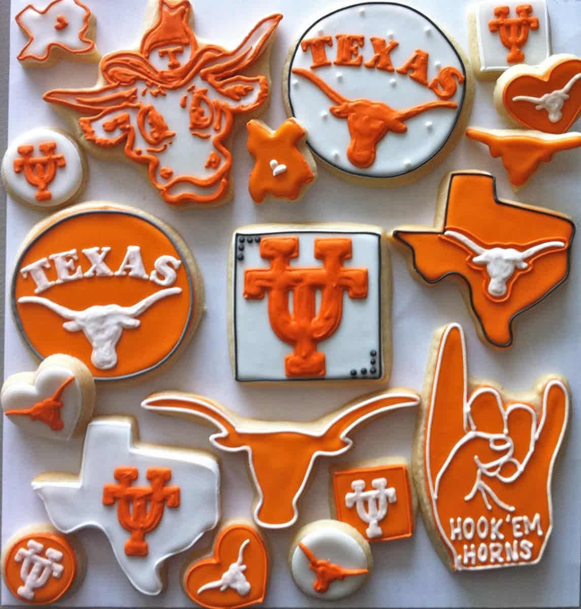 UTowersAustin's tweet photo. Can you really ever go wrong with "the best school in the world" shaped cookies? We didn't think so either! #Longhorns #ut21 #utowersaustin #texas #cookies #hookem #utaustin #bestcollege https://t.co/SuAXLHkJut