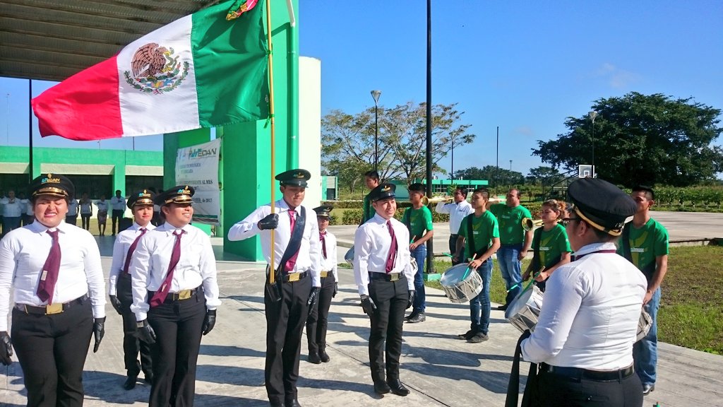 RecDrWalter's tweet photo. #UTECAN Presente; Ceremonia Cívica correspondiente al mes de Diciembre de 2017. https://t.co/kLKnbCo9cX