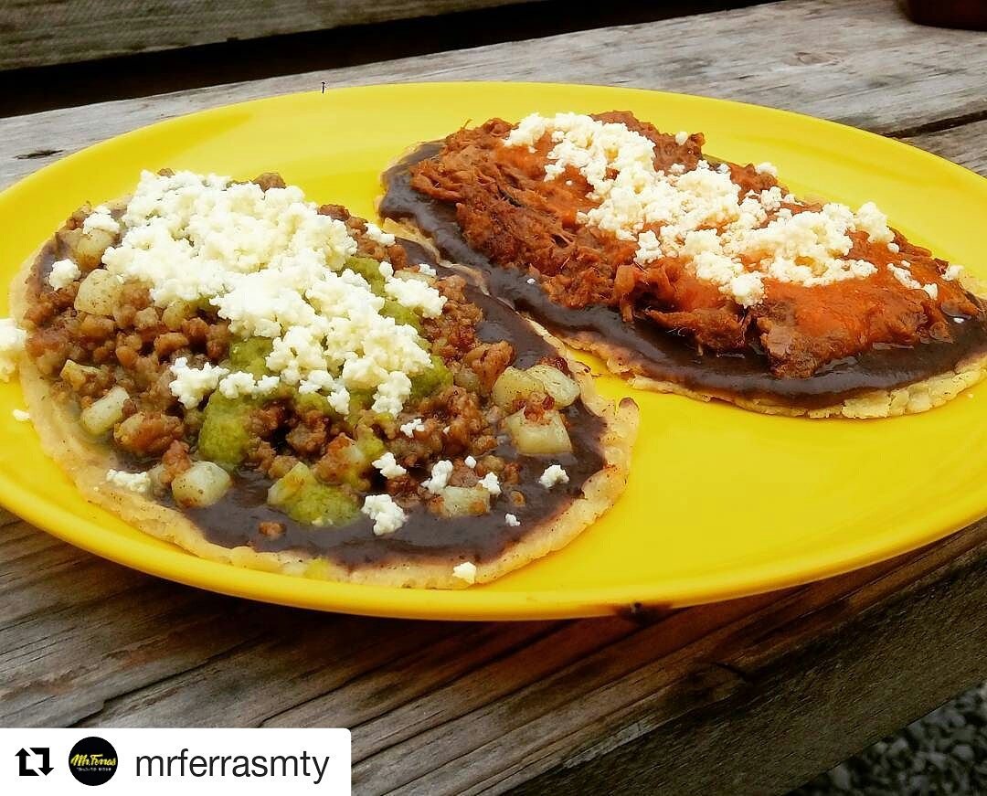 MrFerrasMty's tweet photo. Dicen que 2 es mejor que 1! 💪  Solo por hoy #Lunes estrenamos esta promo: 2x1 en #Sopes y #Picadas*! 😎 Quién viene a cenar!? (Serv. A Dom. ☎ 811.255.2141) #FoodTruck #TotonacanFood #Veracruz #Antojitos  *1 promo por cliente, Solo en sitio y no valido con otras promociones. https://t.co/jBsIkJTSd4