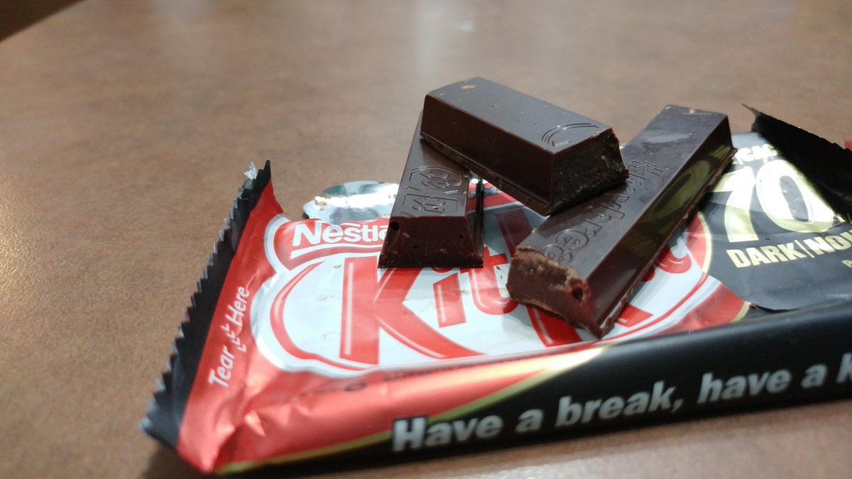 CandisMy1's tweet photo. @KITKATca how does this happen?? No wafers!! https://t.co/BarvN66aAE