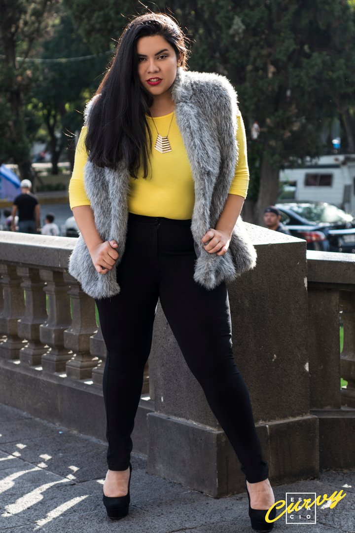 EspacioCurvy's tweet photo. Con este frío no nos queremos quitar nuestro chaleco de fur ❄️. ¿Te gusta? ¡Aprovecha nuestro 30% de descuento! Da clic 👉🏼: https://t.co/W8FC8o9Rly https://t.co/v6fA8pgVfv