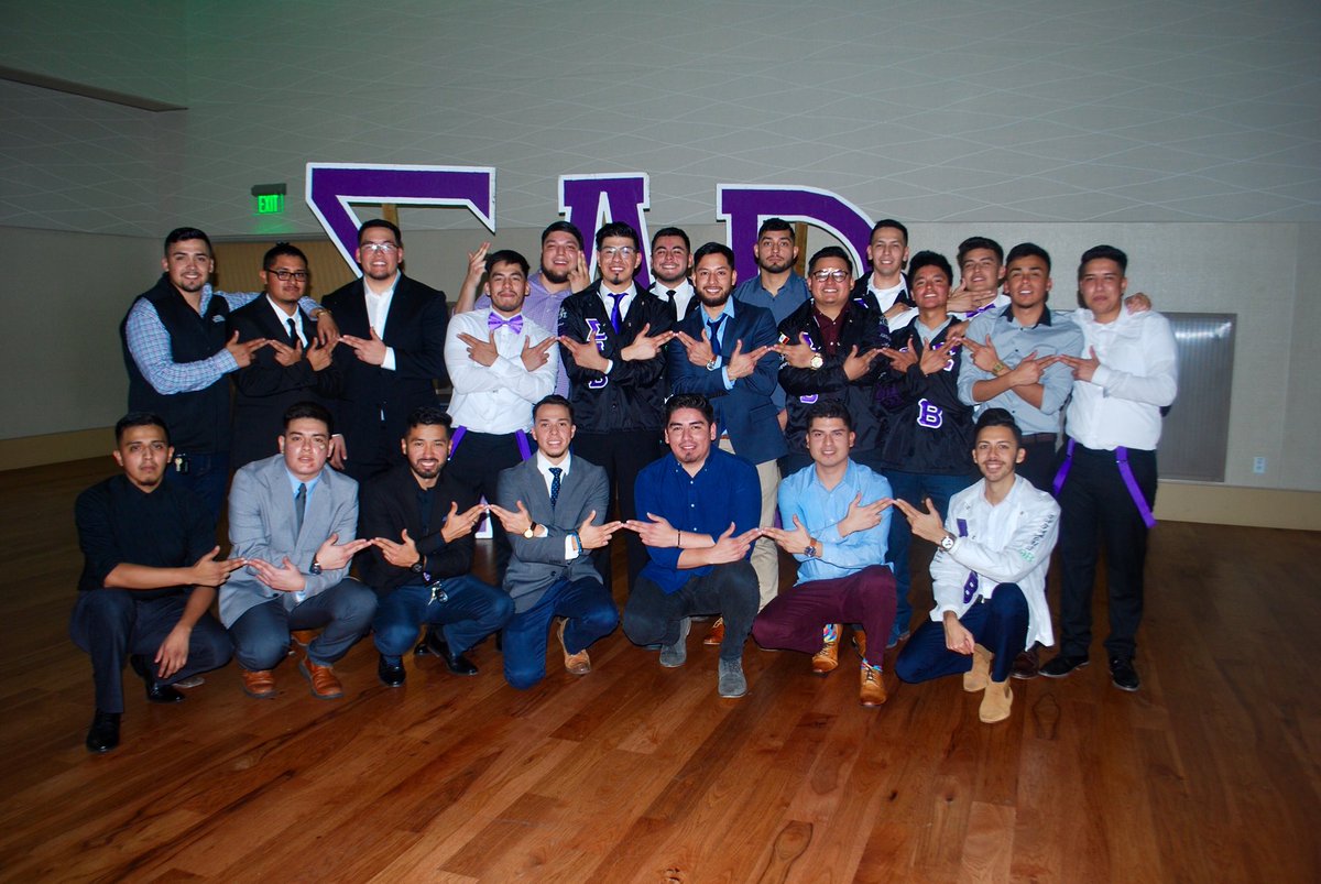 UndefeatedEzra's tweet photo. Officially a brother of the most honorable Sigma Lambda Beta. 💜😈⚓️ #ΣΛΒ #ShipJericho #NTXBetas #SLBTwitter #ThetaBeta https://t.co/YOBzkmCVY8