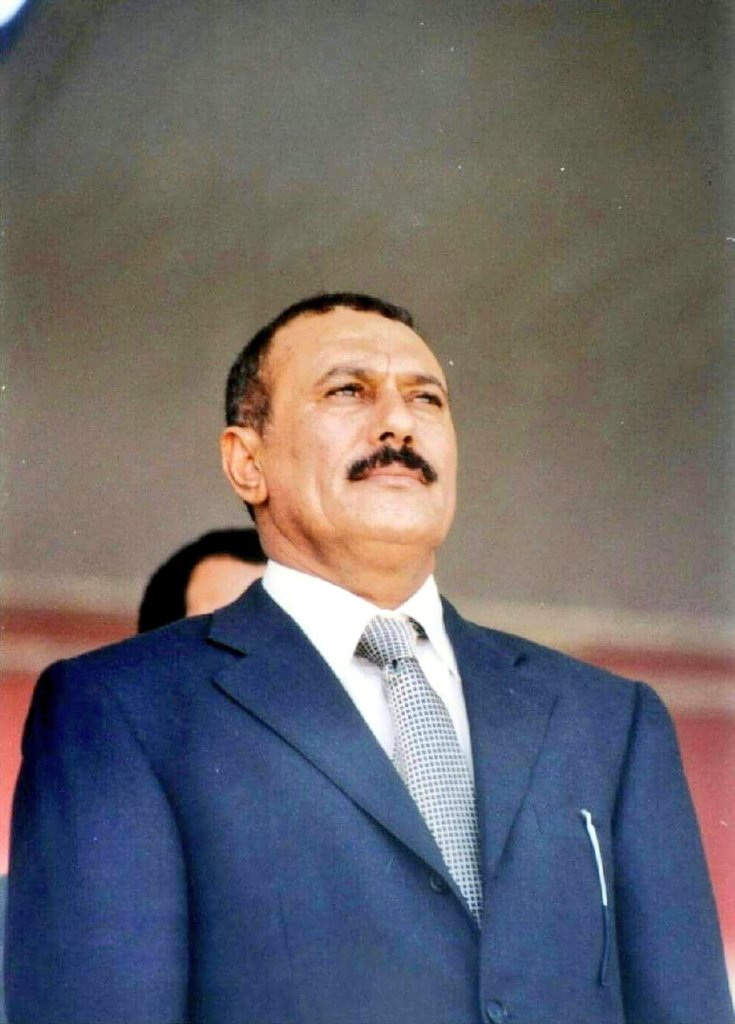 من أبيات التاريخ للعظماء
لا تأسفن على غدر الزمان لطالما
رقصت على جثث الأسود كلابُ 
لا تحسبن برقصها تعلو على اسيادِها
 تبقى الاسود اسود والكلاب كلاب

رحمك الله يا زعيم العرب
#علي_عبدالله_صالح