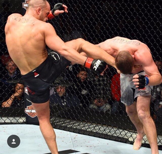 XEVilEddieX's tweet photo. @Ealvarezfight mimicking Justin's #WSOFNYC summer salt kick to end the first round was epic!!! This is the Eddie we've wanted! #UFC218 #UFC https://t.co/idMbGlIexO