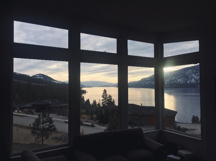 UpriseDesign's tweet photo. At Uprise we never sacrifice a good view!
#uprisedesign #lakestone #modernhome #moderndesign #lakeviews #okanaganlake #okanaganhouse #lakecountry #okanaganliving #design https://t.co/MNQsxaGP1b