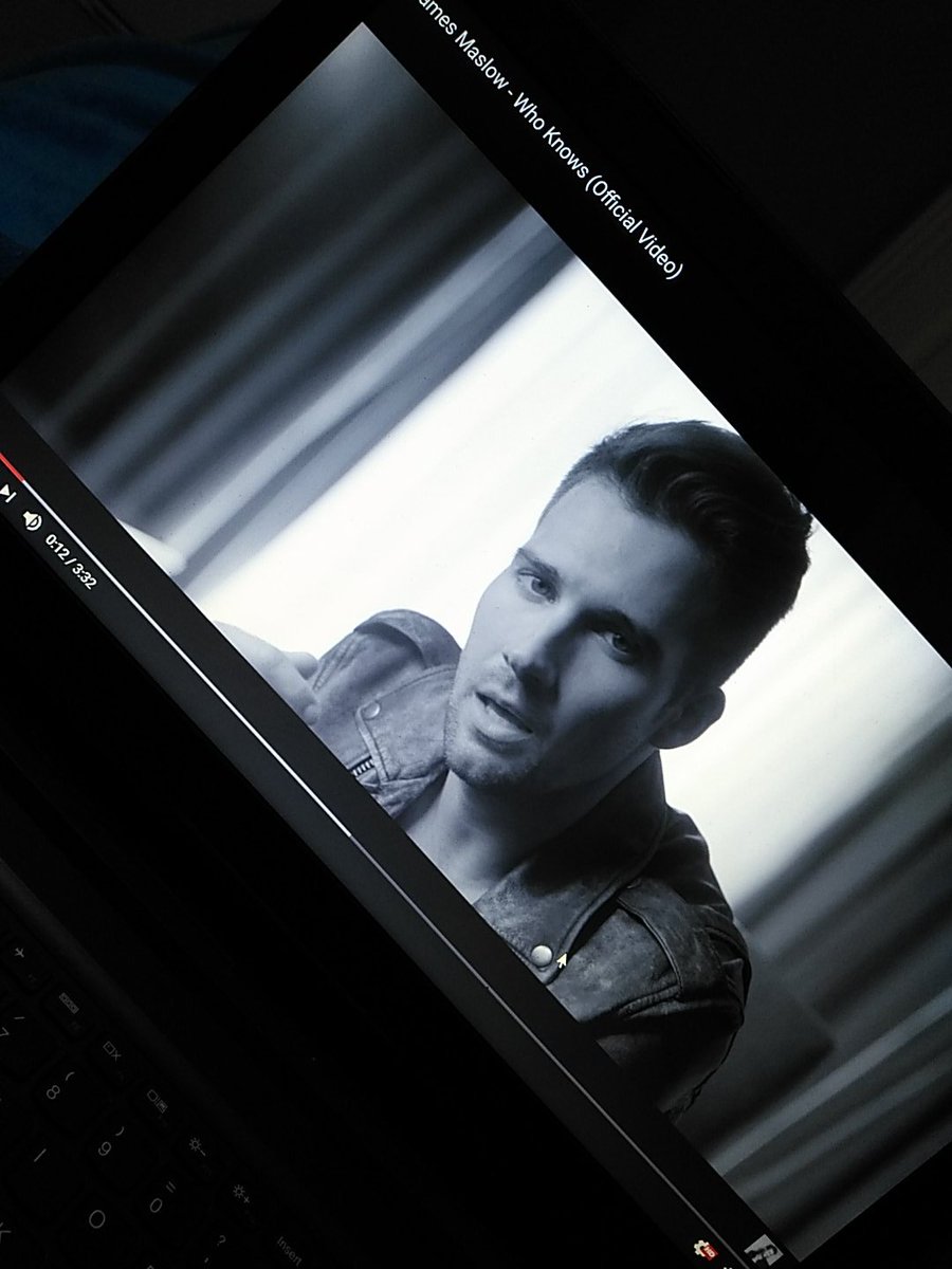 MartuBlackRed's tweet photo. @jamesmaslow I miss your hugs, as your eyes looked at me about that adorable smile. Something comforts me these days and that's your #WhoKnowsMusicVideo and your new song #ChristmasBeautiful  💚 Good Night from Spain😘🇪🇸 https://t.co/rsq3O6XUcL