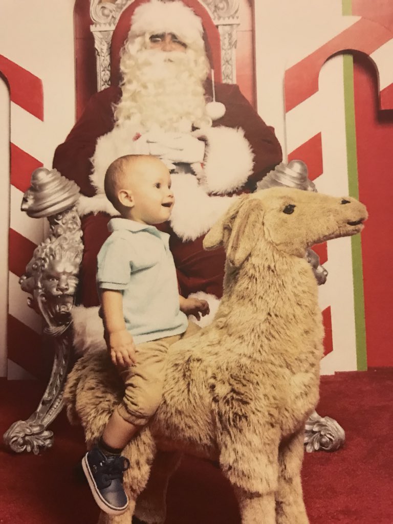S_Desiree17's tweet photo. Sebastiàn solo tiene 1 año y no saben lo feliz que me hace, nadie dijo que ser madre es fácil, pero el es mi motivación 😻👩👦#santa17 #king https://t.co/YKcEzwLayq