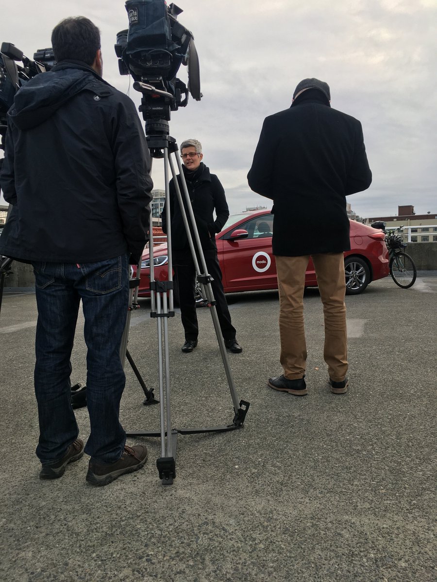modo_carcoop's tweet photo. Today Victoria Mayor @lisahelps chatted with the media about the future of sustainable transportation, her new Modo membership & the #arriveandshop campaign supporting active & sustainable modes of #transportation this holiday season. #mayorhelps #victoria #YYJ #sustainability https://t.co/VNZVJzYd67