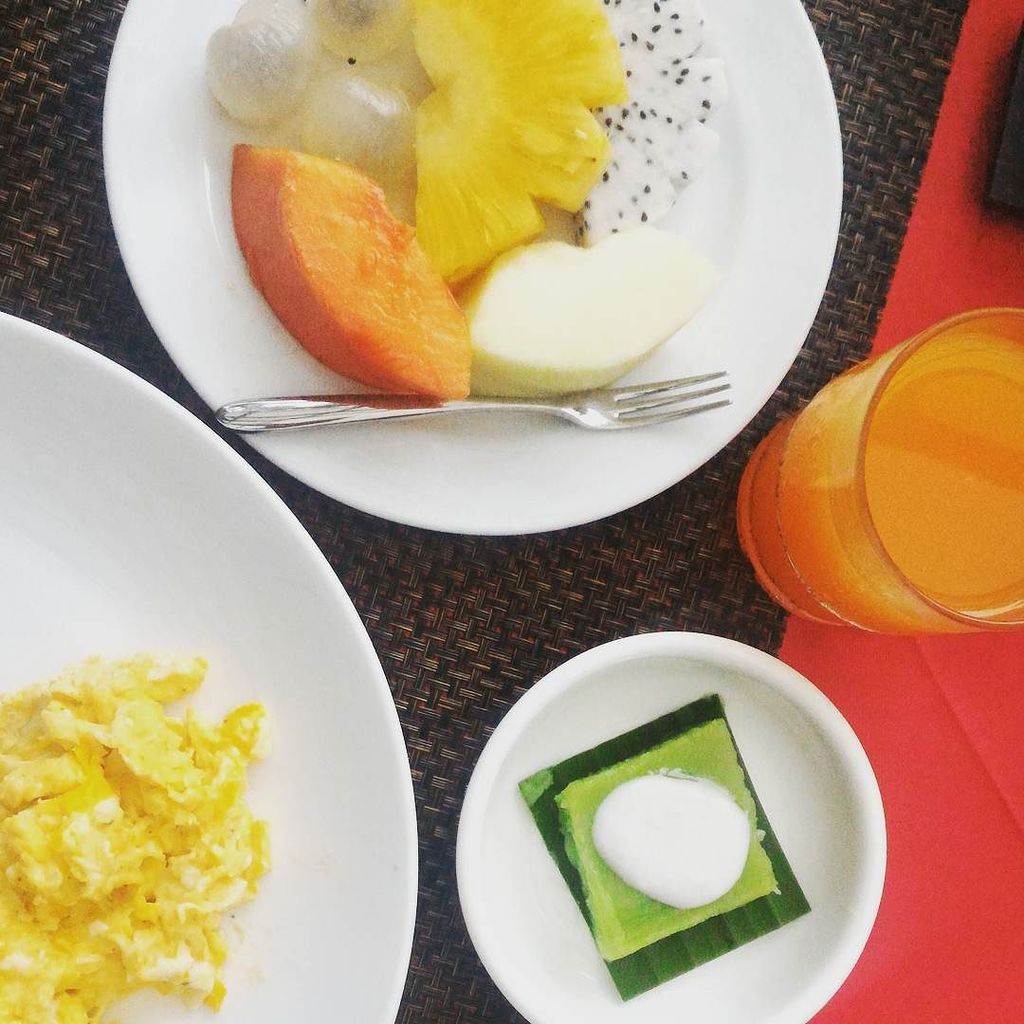 lavitrineverte's tweet photo. Les fruits fraîches et un merveilleux "tako" Thaï, une recette que j'ai très envie d'essayer en rentrant. #sansgluten #vegetariantravel #asia https://t.co/HE9hG7xP0e https://t.co/SLiFGAmnGy